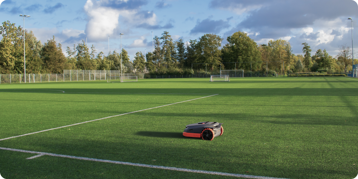 Navimow i110N robot lawn mower.